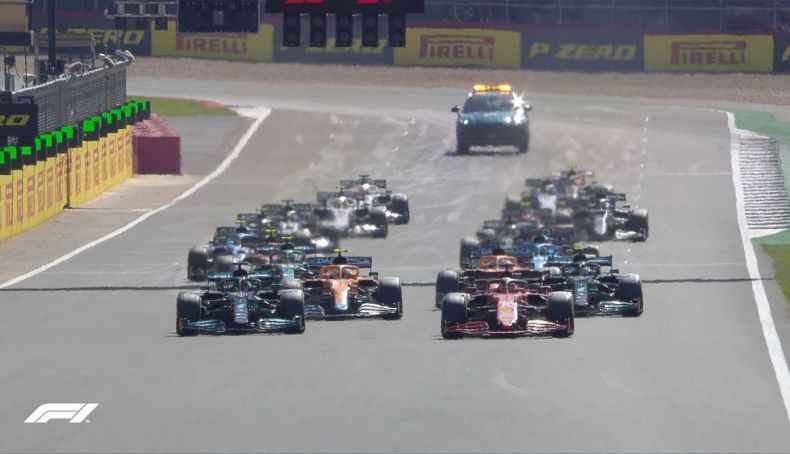 1 Segunda salida de la carrera con Leclerc en cabeza 1 Segunda salida de la carrera con Leclerc en cabeza