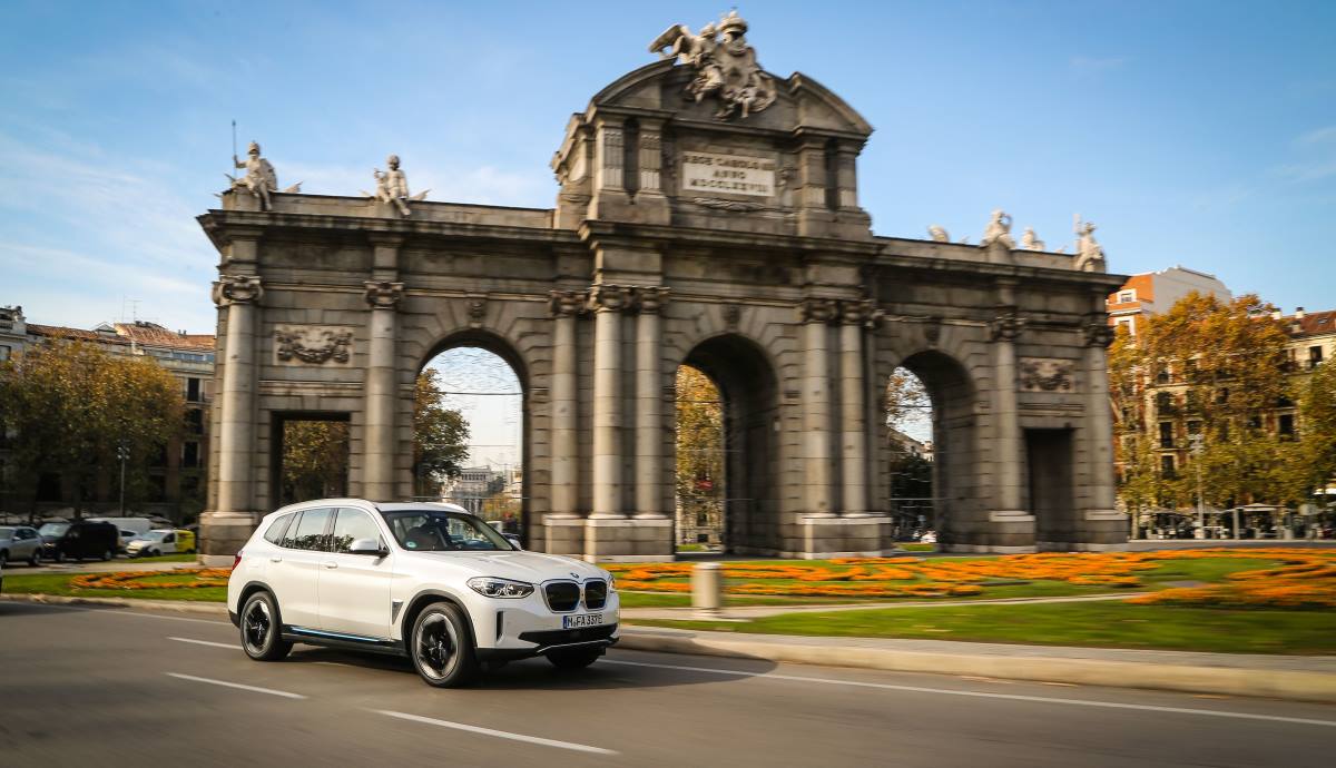 BMW iX