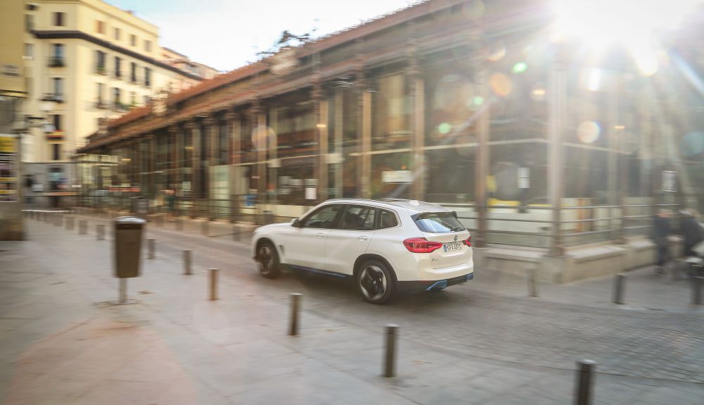 BMW iX 2