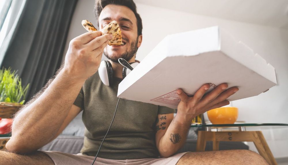 En la cultura fast food, el trabajo es primordial y las relaciones son secundarias. En la cultura fast food, el trabajo es primordial y las relaciones son secundarias.