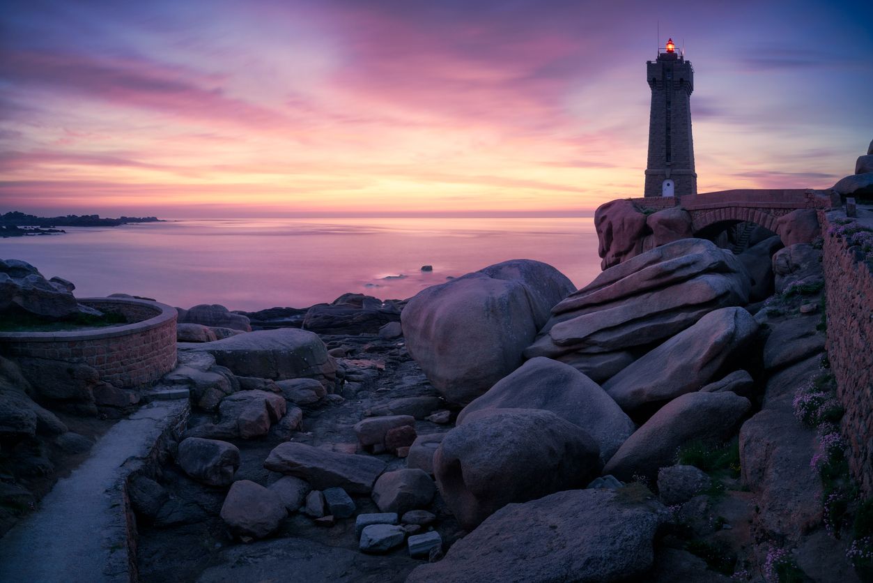 La Bretaña Francesa cuenta con faros espectaculares. Foto: IStock.