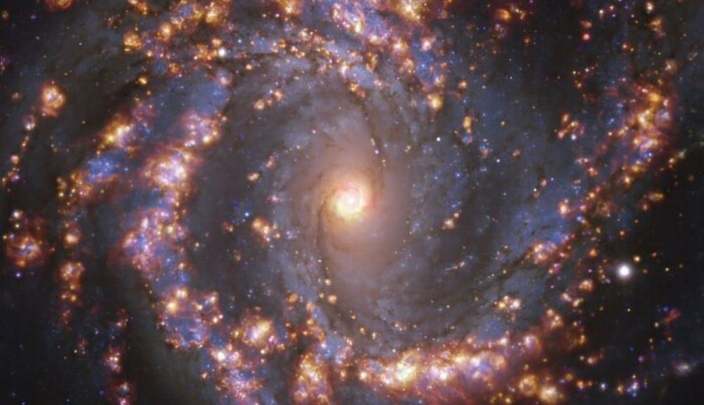La cercana galaxia NGC 4303, vista con el instrumento MUSE, instalado en el VLT de ESO La cercana galaxia NGC 4303, vista con el instrumento MUSE, instalado en el VLT de ESO