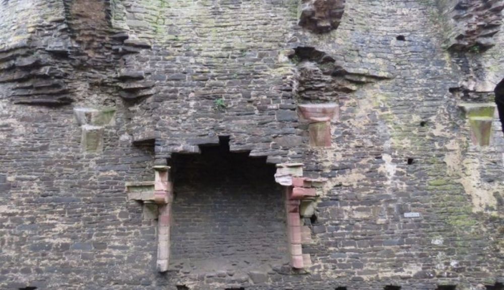 Restos de una chimenea en Conwy Castle, en Gales.