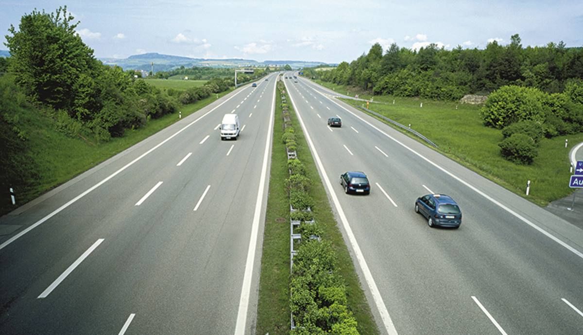 Las normas de circulación indican que siempre hay que circular por el carril situado más a la derecha
