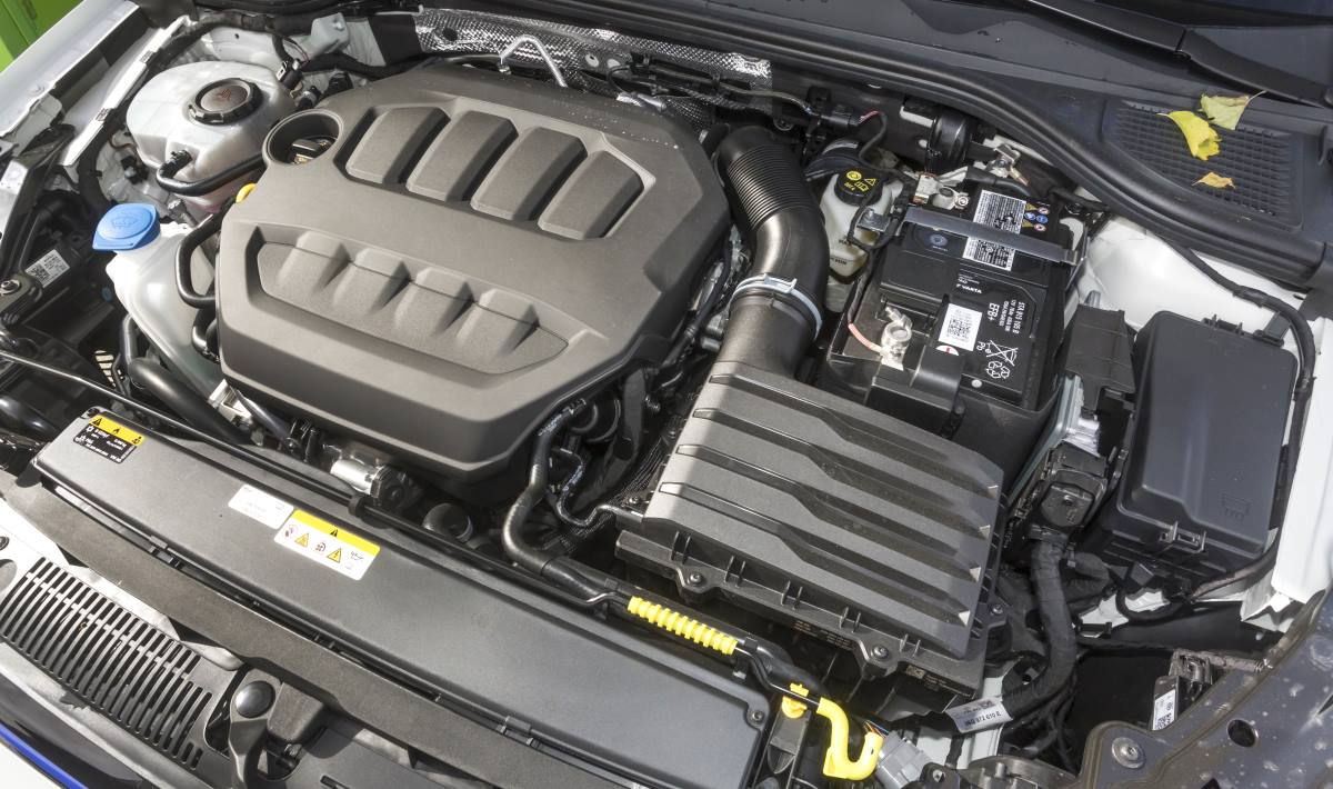 VW Golf R 2021 8