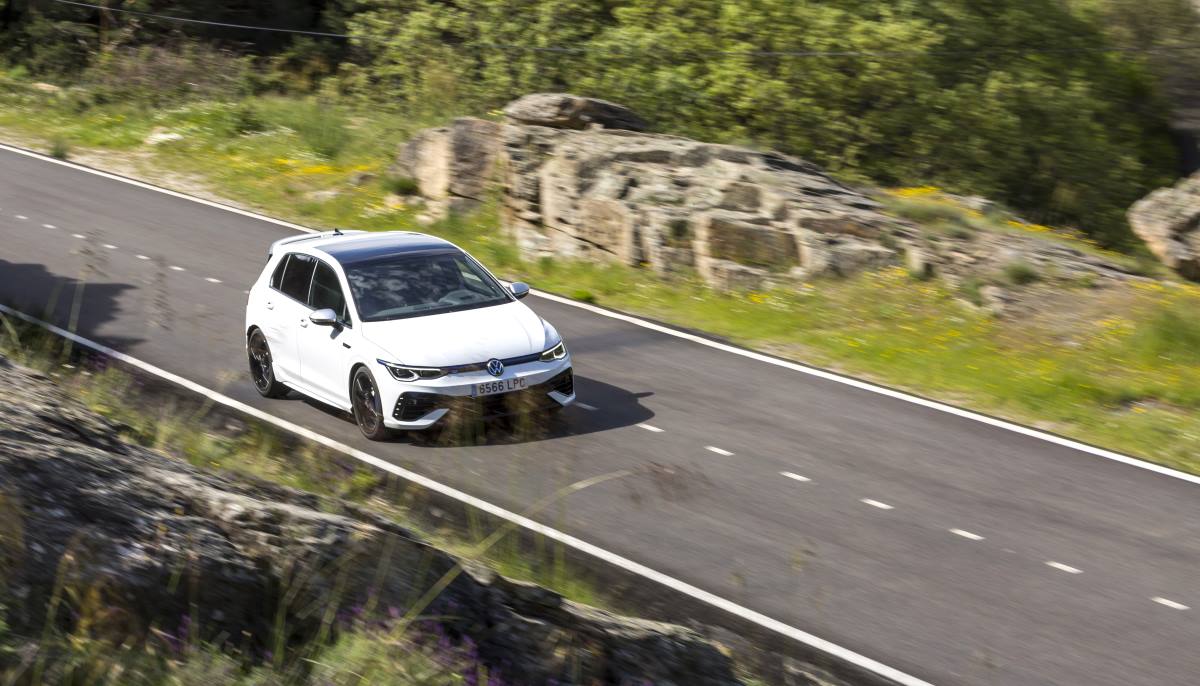 VW Golf R 2021 11