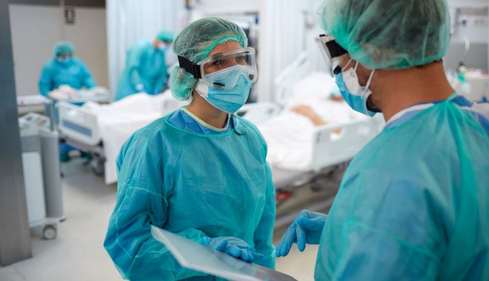 Este proyecto facilita el proceso de toma de decisiones del personal sanitario de las UCIs, Este proyecto facilita el proceso de toma de decisiones del personal sanitario de las UCIs,