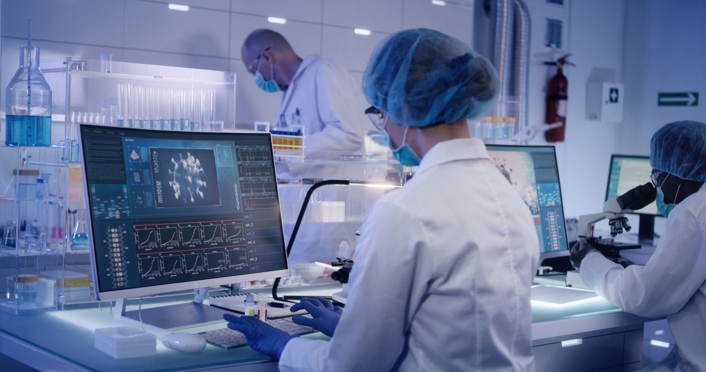 Un equipo de investigadores trabajando en una vacuna contra el coronavirus. Foto: IStock.