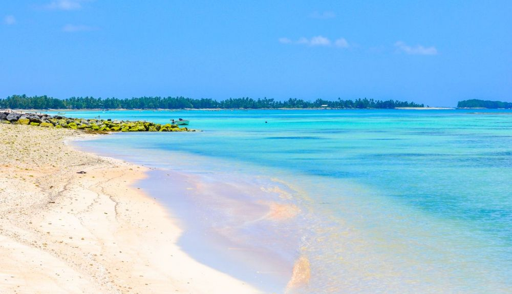 Playa en la isla de Tuvalu, un país de difícil acceso. Playa en la isla de Tuvalu, un país de difícil acceso.