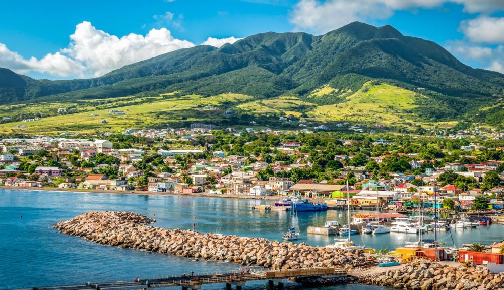 Saint Kitts y Nevis es el país más pequeño de América. Saint Kitts y Nevis es el país más pequeño de América.