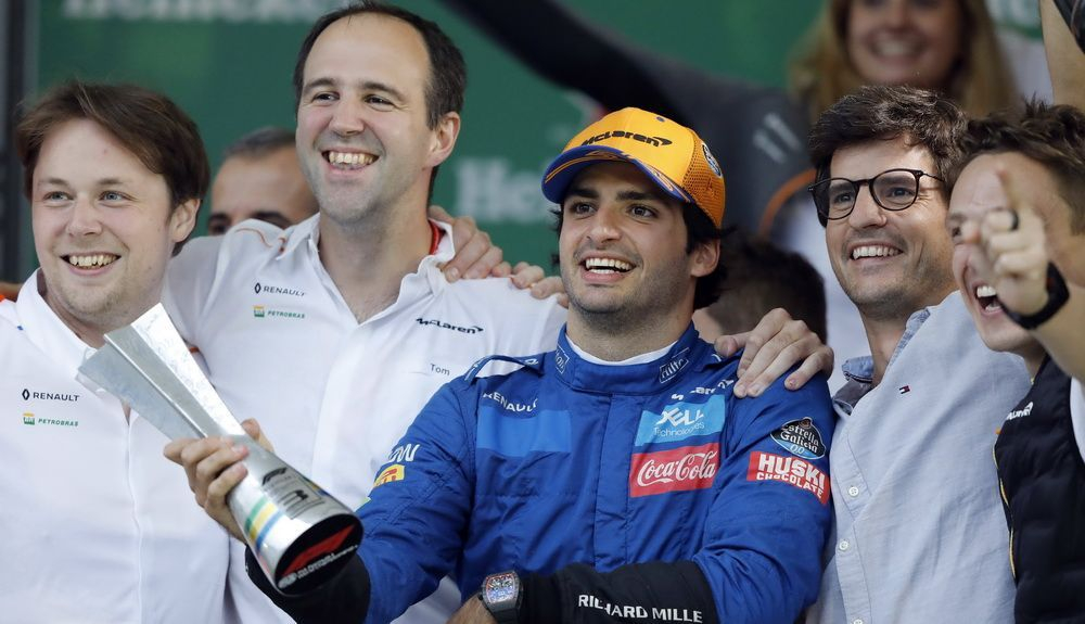 En 2019 Sainz tampoco pudo subir al podio tras la descalificación de Hamilton En 2019 Sainz tampoco pudo subir al podio tras la descalificación de Hamilton