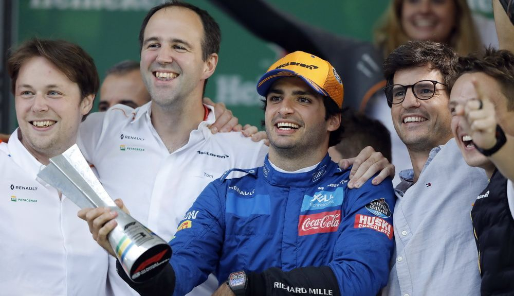 En 2019 Sainz tampoco pudo subir al podio tras la descalificación de Hamilton