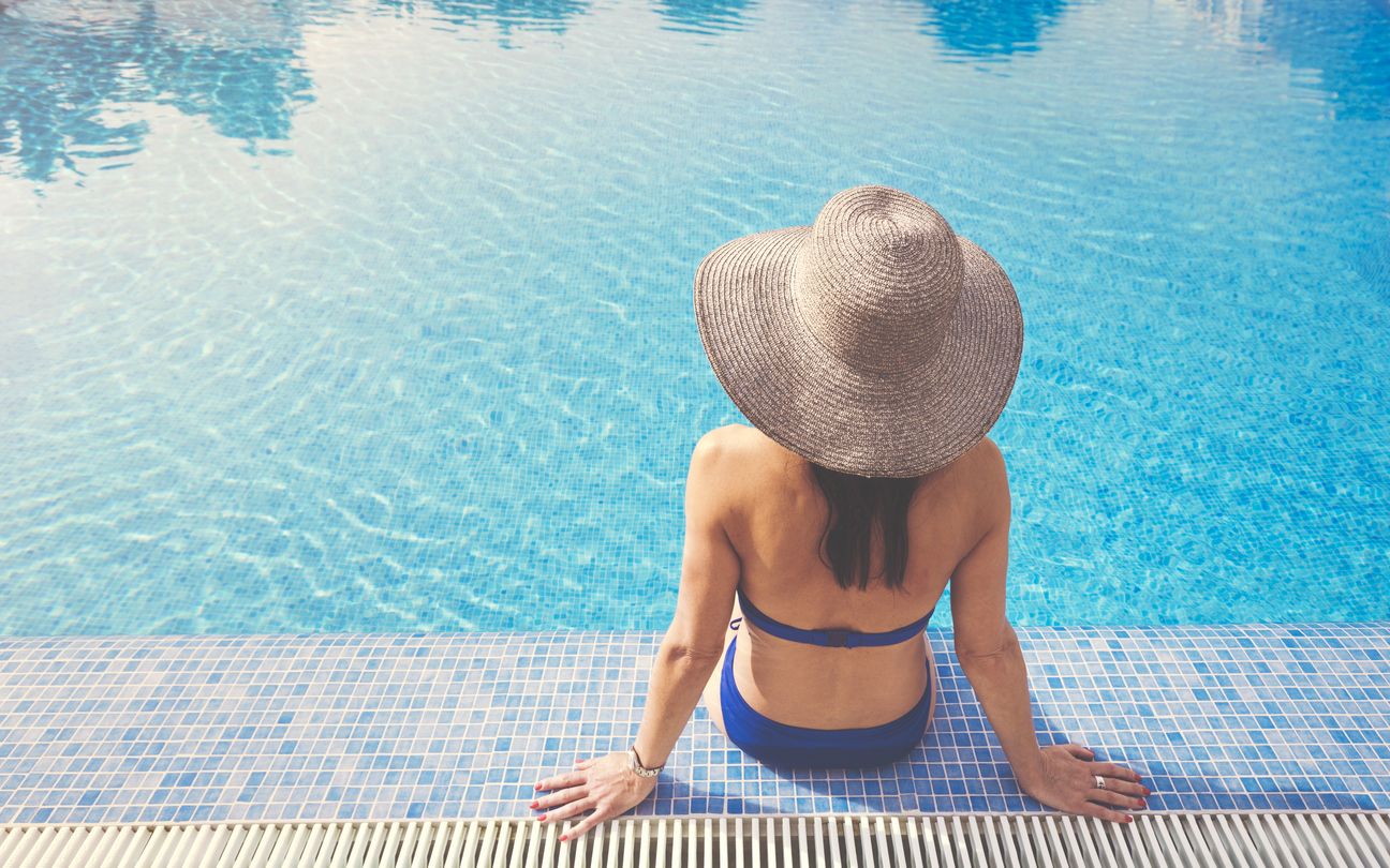 La humedad de las piscinas puede provocar infecciones. Foto: IStock.