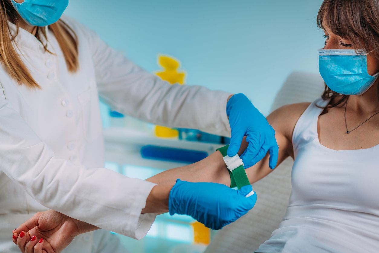 Un estudio asegura que se podría impulsar las donaciones de sangre entre los jóvenes a través de las plataformas digitales.