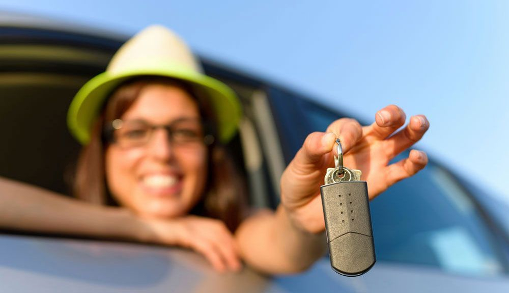 Algunas empresas pueden exigir una edad mínima para el conductor y de años de carné Algunas empresas pueden exigir una edad mínima para el conductor y de años de carné