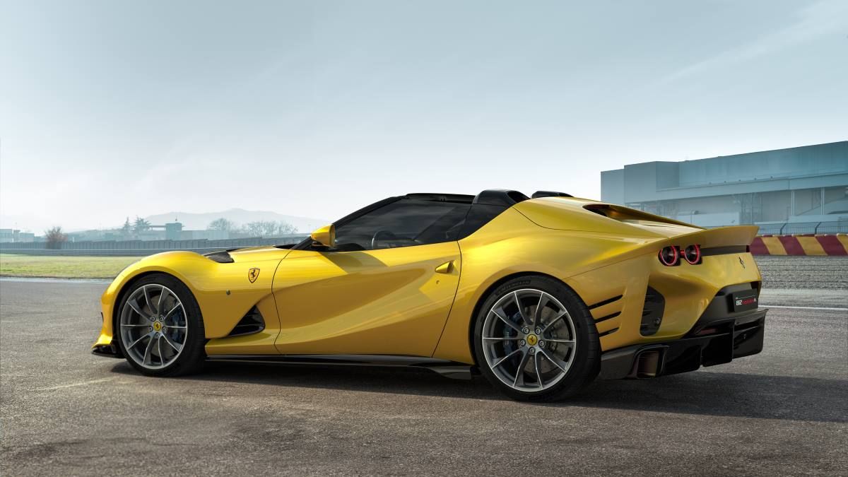 Ferrari 812 Competizione A 2