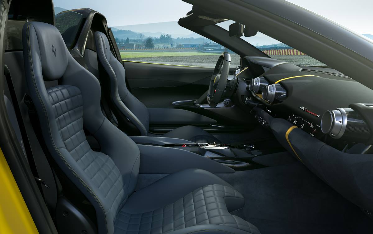 Ferrari 812 Competizione A 4