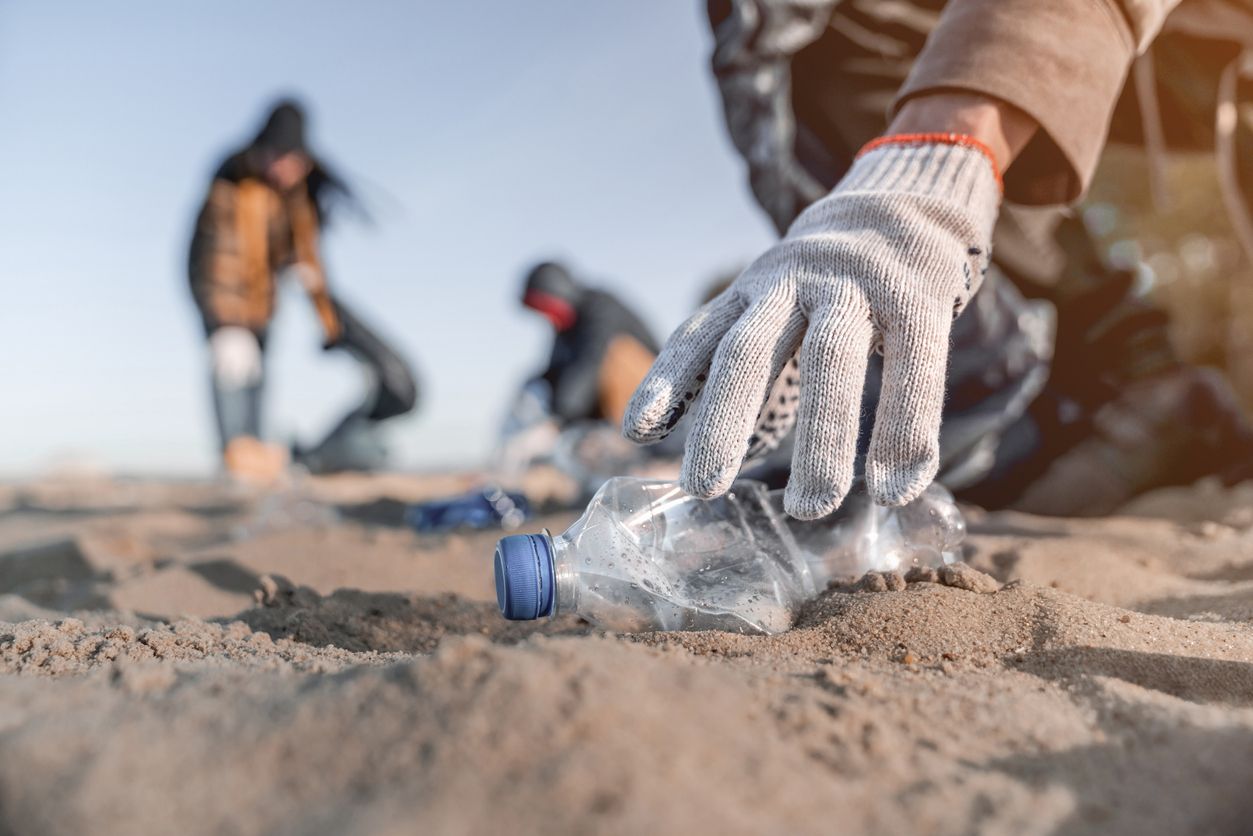 Para terminar con la contaminación de plásticos es clave la educación ambiental.