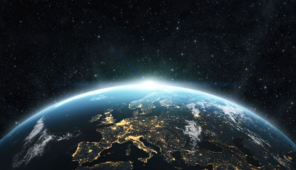 No existe una fuerza natural que impida que la Tierra gire.