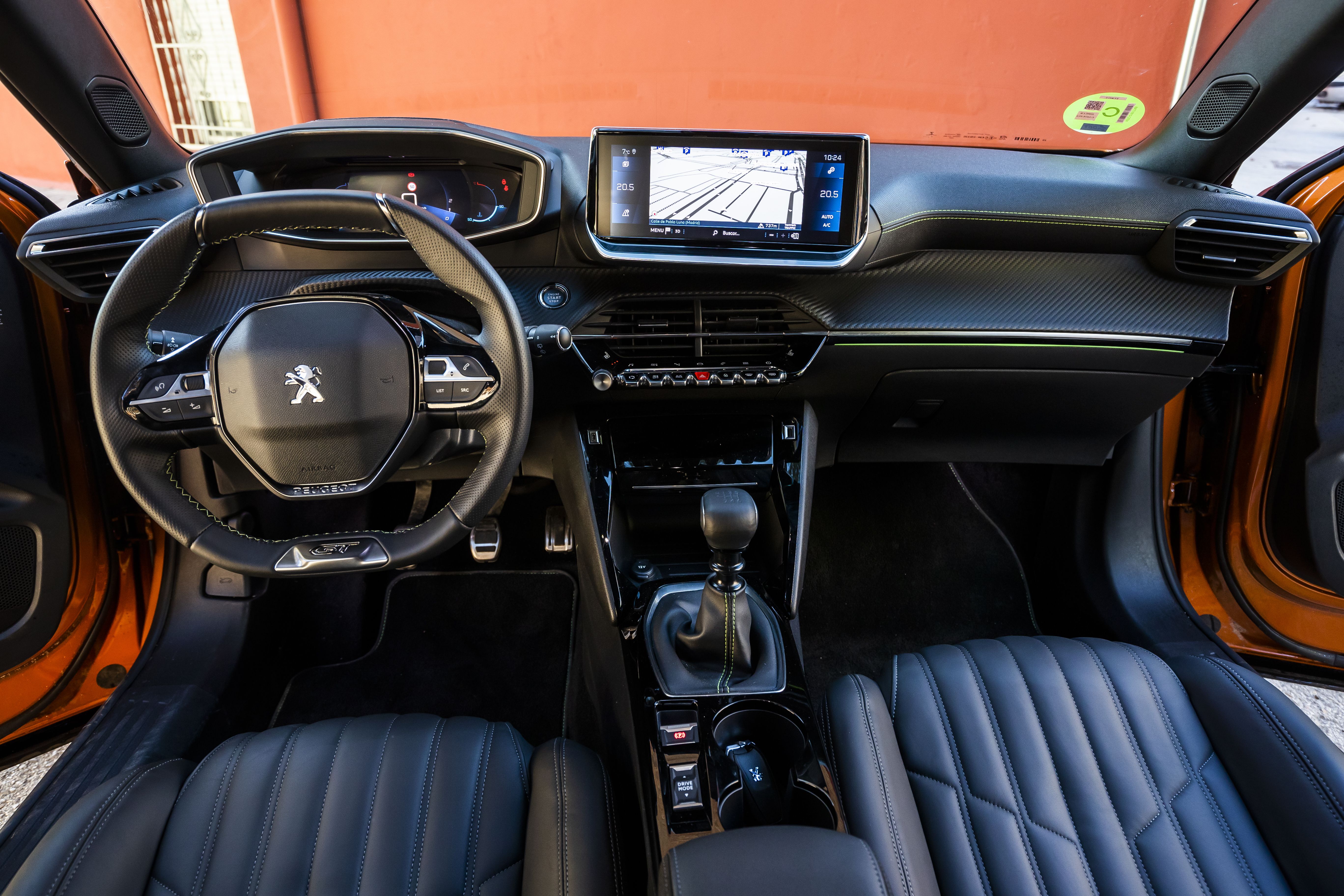 El Peugeot 2008, en un bonito duelo con el Hyundai Tucson por la segunda posición del segmento.