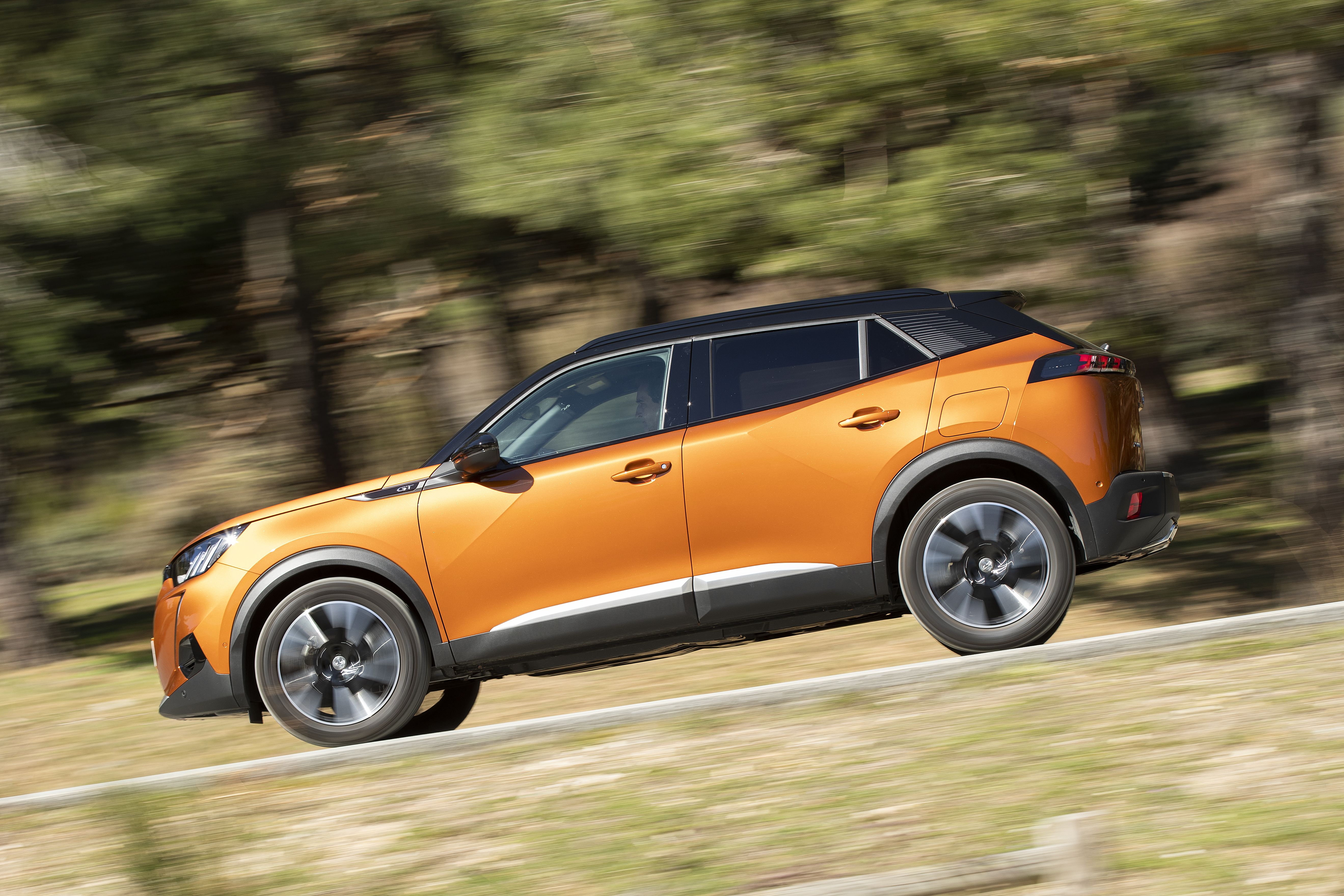 El Peugeot 2008, en un bonito duelo con el Hyundai Tucson por la segunda posición del segmento.