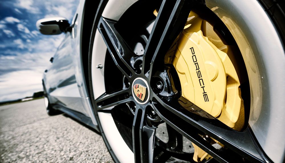 Porsche Taycan Turbo S vs Energica Eva Ribelle