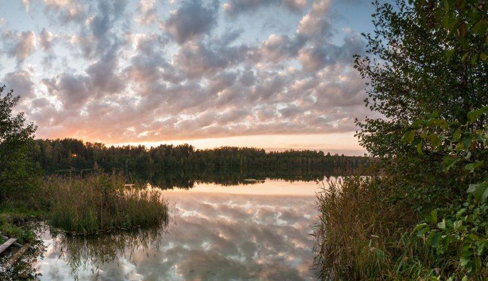 Puesta de sol sobre el Lago Svetloyar.