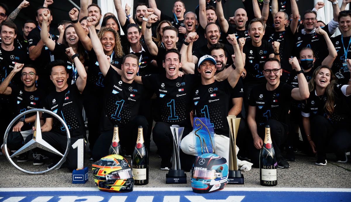 Mercedes y Nyck de Vries, campeones del mundo de la Fórmula E 2021.