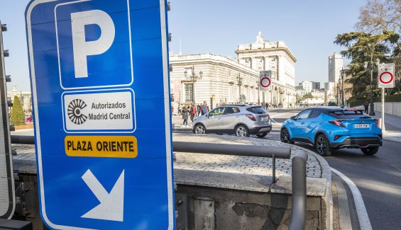 Parking público para los coches con etiquetas C o B