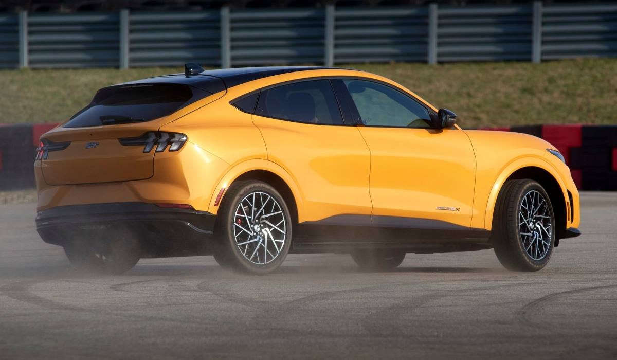Ford Mustang Mach E GT 2021 5