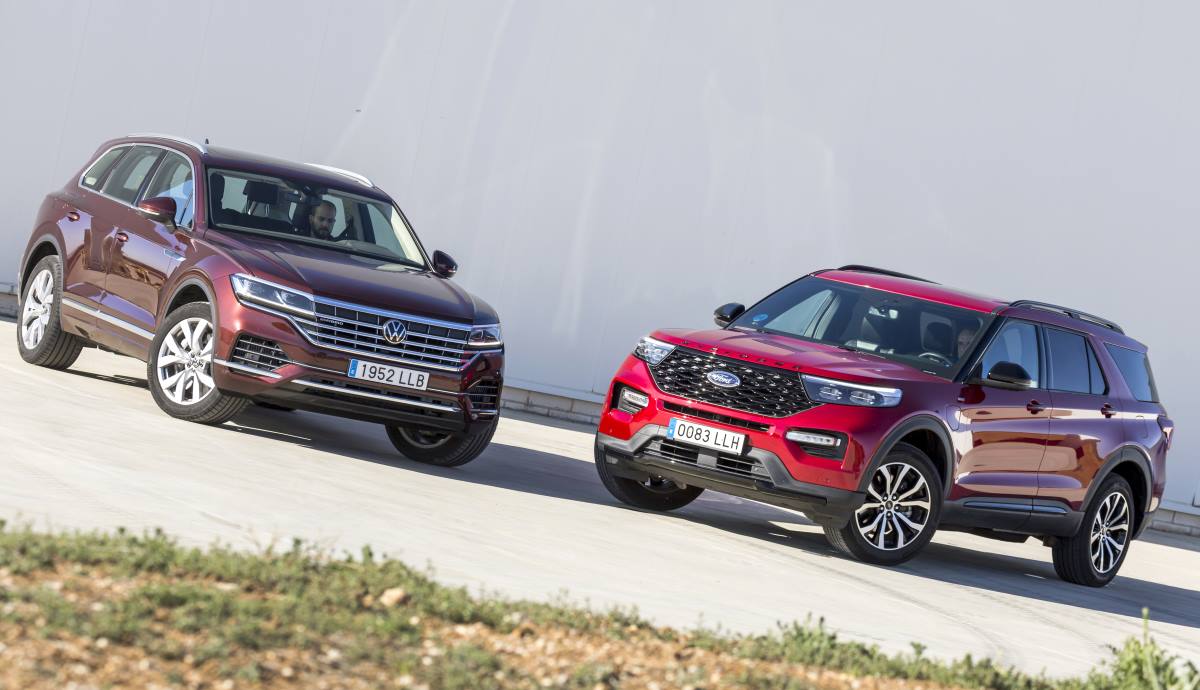 Ford Explorer PHEV vs VW Touareg eHybrid (2021)