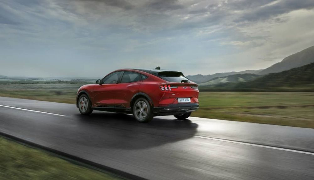 2020 FORD MACH E AWD 19