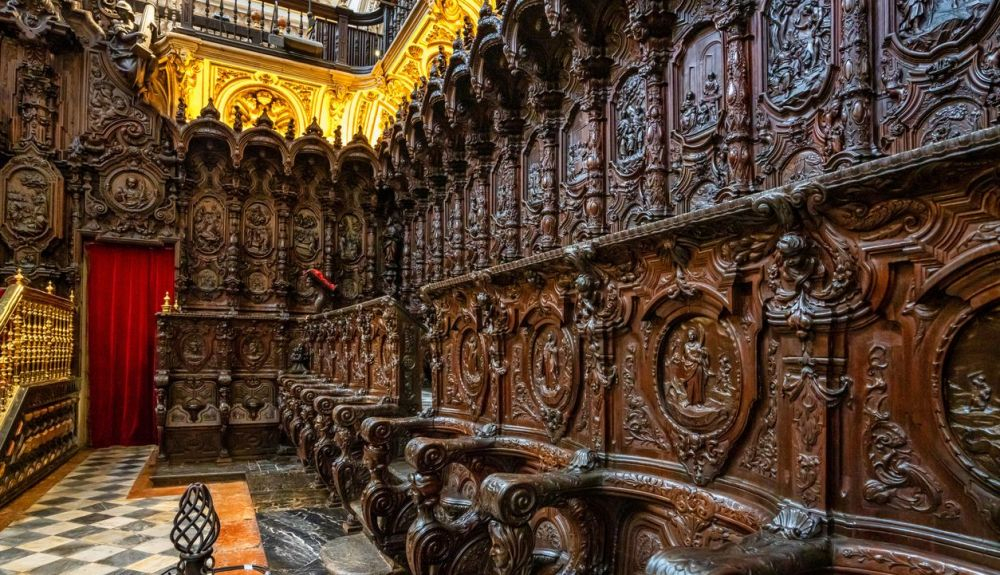La construcción del coro no gustó a Carlos V. La construcción del coro no gustó a Carlos V.