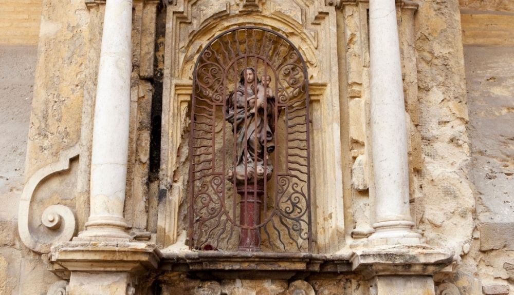 Son muchas las imágenes de la Virgen que hay en la Mezquita de Córdoba. Son muchas las imágenes de la Virgen que hay en la Mezquita de Córdoba.