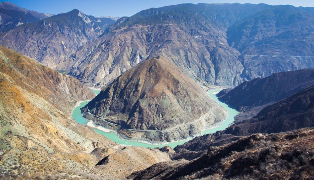 El Yangtsé tiene su origen en un glaciar. El Yangtsé tiene su origen en un glaciar.