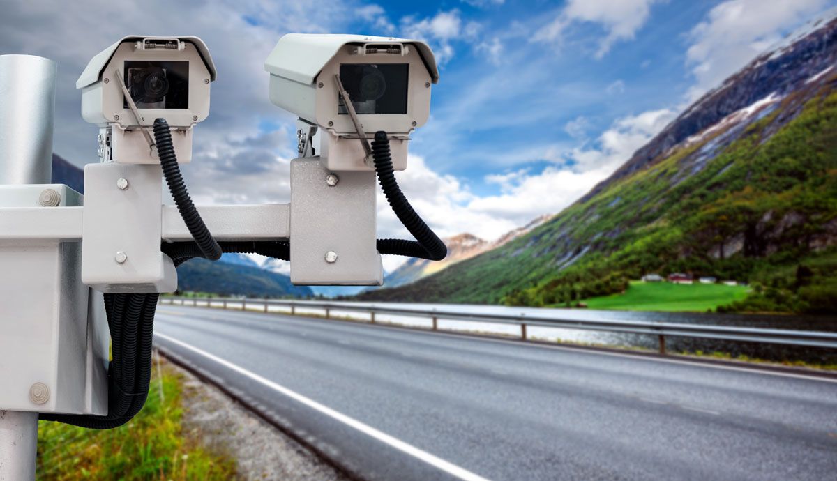 Los 50 radares de la DGT con más multas en las carreteras españolas durante el 2020. Foto: iStock.