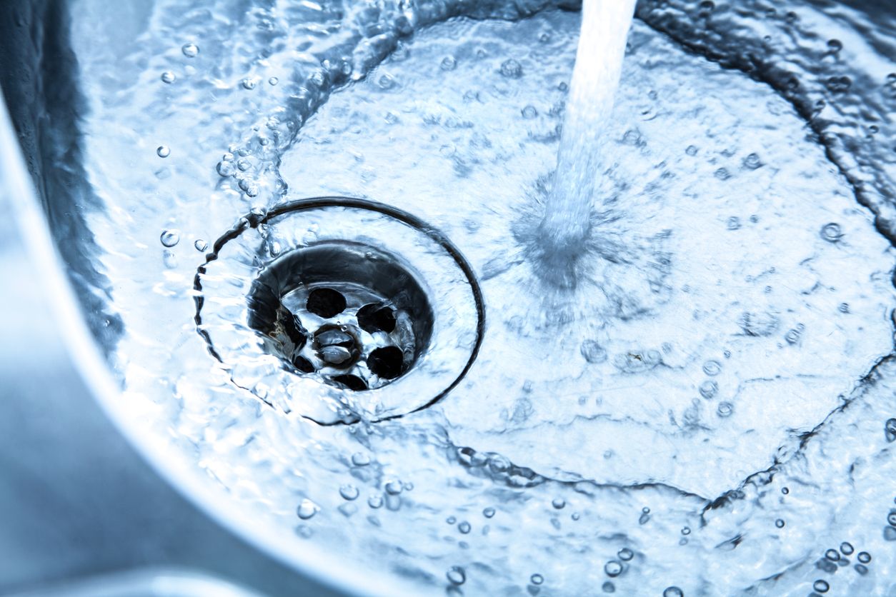 Consejos para disminuir el consumo de agua en una casa. Foto: Istock.