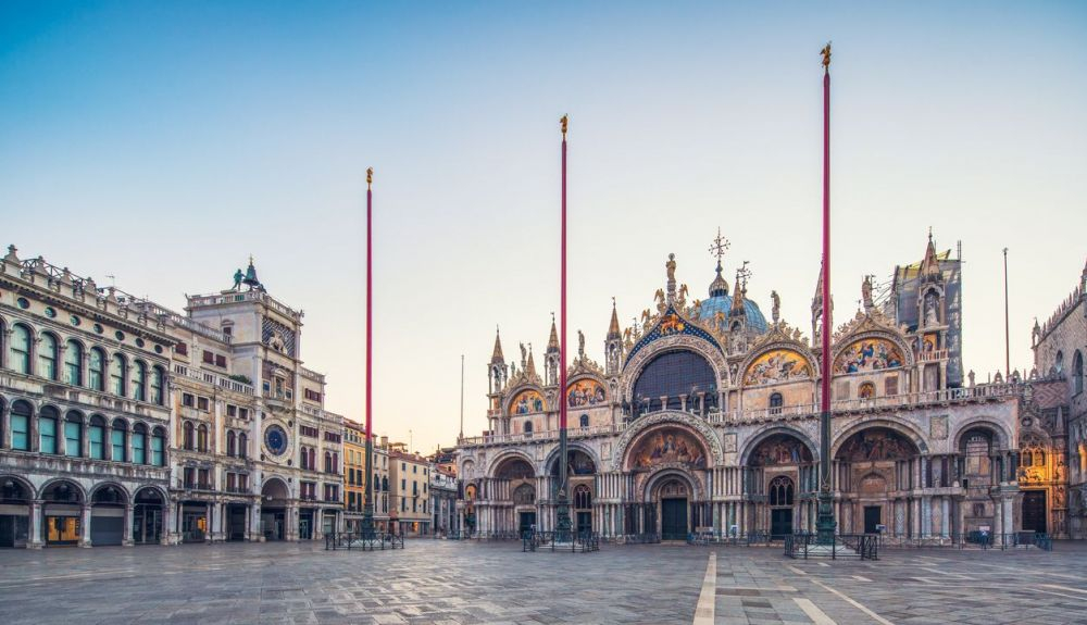 Magníficas vistas de la Basílica de San Marcos por la mañana, Venecia,. Magníficas vistas de la Basílica de San Marcos por la mañana, Venecia,.