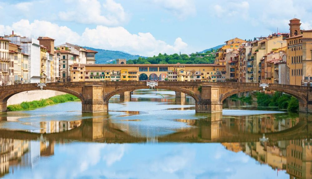 El Ponte Vecchio se encuentra situado en pleno centro de Florencia. El Ponte Vecchio se encuentra situado en pleno centro de Florencia.
