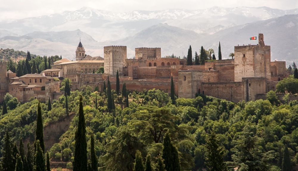 La Alhambra de Granada es Patrimonio Mundial y uno de los monumentos más visitados de España. La Alhambra de Granada es Patrimonio Mundial y uno de los monumentos más visitados de España.