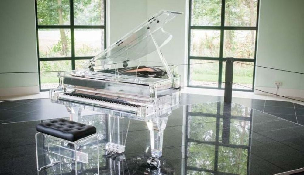 El piano de cola de cristal, uno de los más caros del mundo.