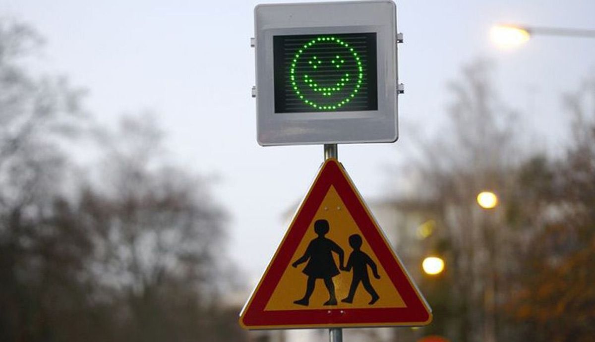 Los radares informativos con emoticionos, cada vez más habituales en España.