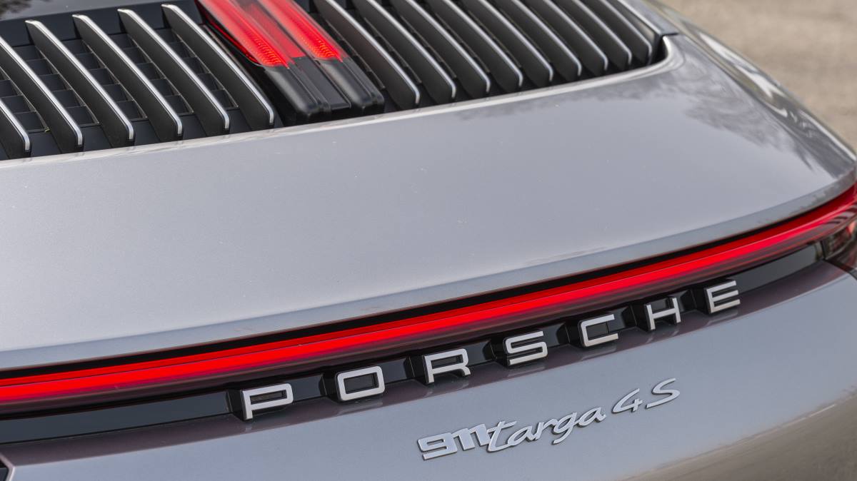 36 Porsche 911 targa 4S