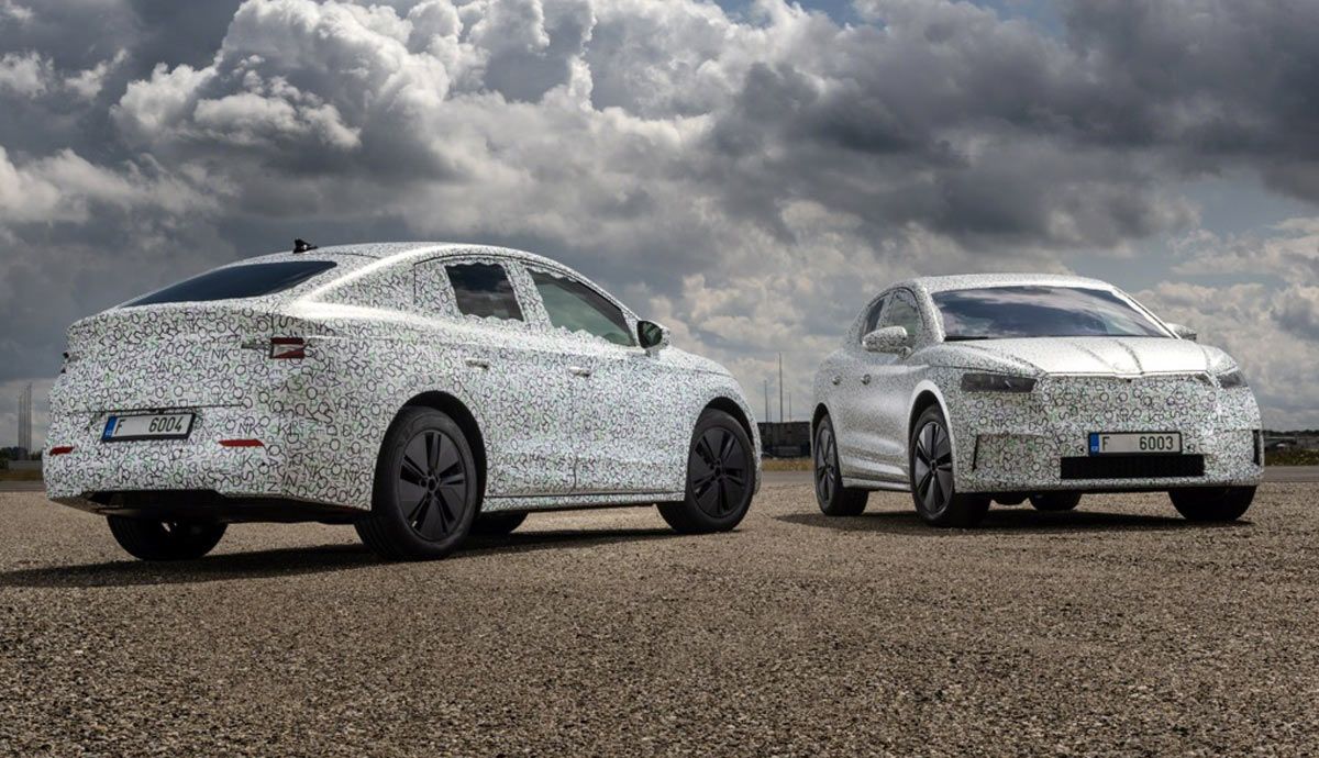 El Skoda Enyaq Coupe iV se deja ver, de momento, con camuflaje en su carrocería.