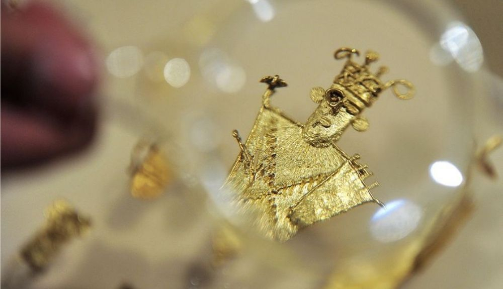 Detalle de una de las piezas de oro de los Muisca ue se puede apreciar en el Museo del Oro de Bogotá.
