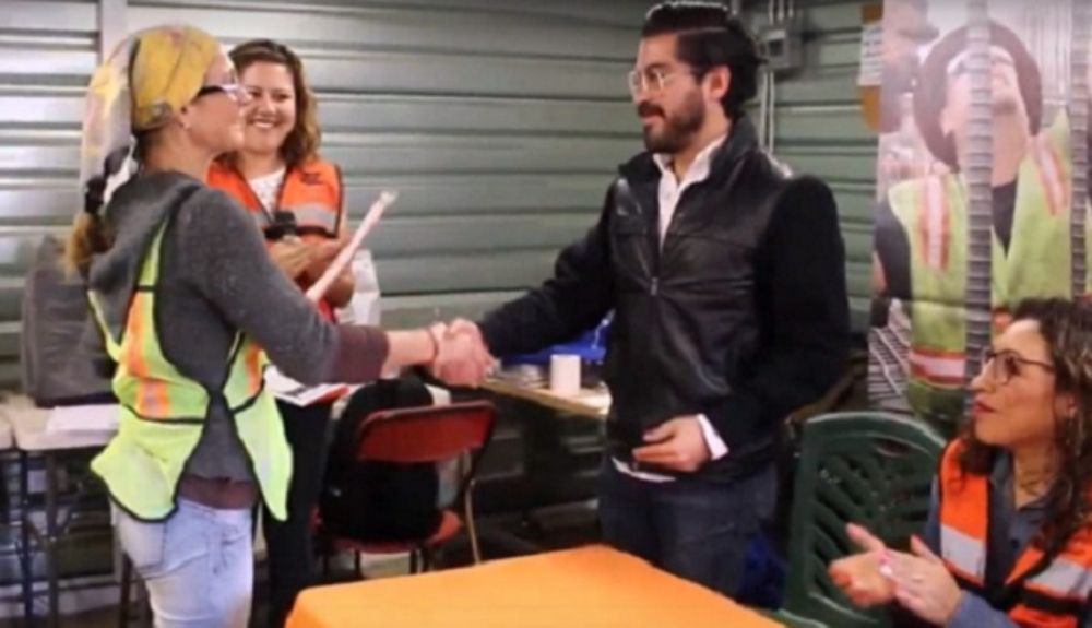 Un momento de la entrega de certificados de la Fundación. Un momento de la entrega de certificados de la Fundación.