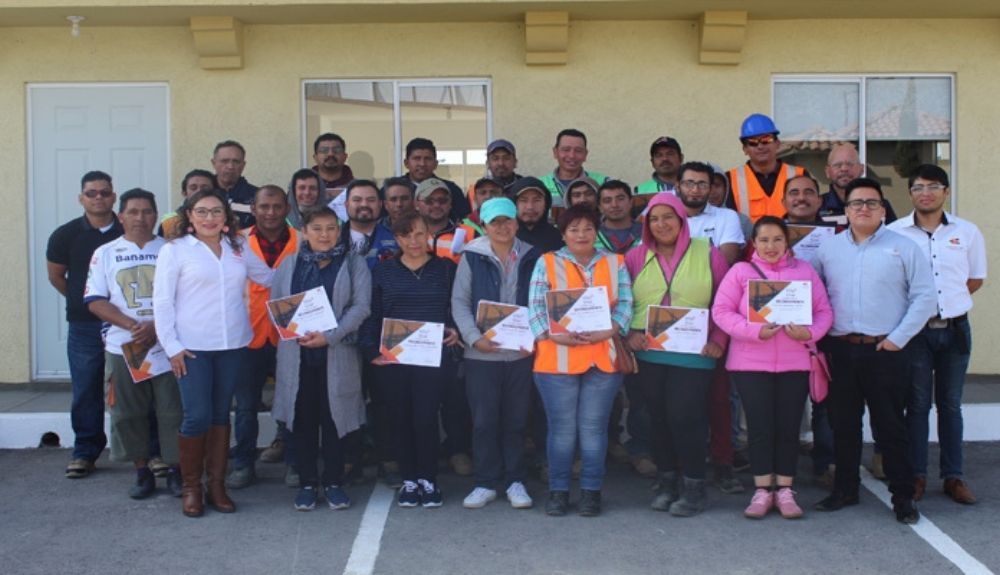 Entrega de diplomas de la Fundación Construyendo y Creciendo, que recientemente ha recibido el premio de la Unesco. Foto:  Fundación Construyendo y Creciendo.