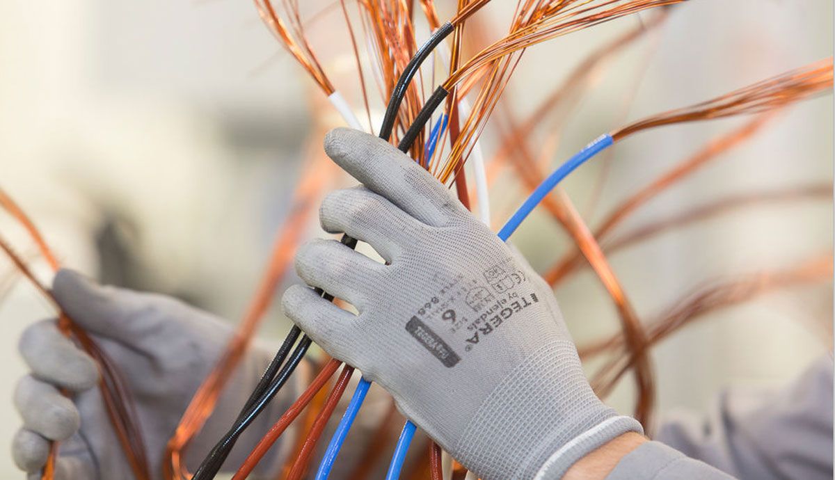 La crisis de los microchips está provocando importantes daños en la industria del automóvil.