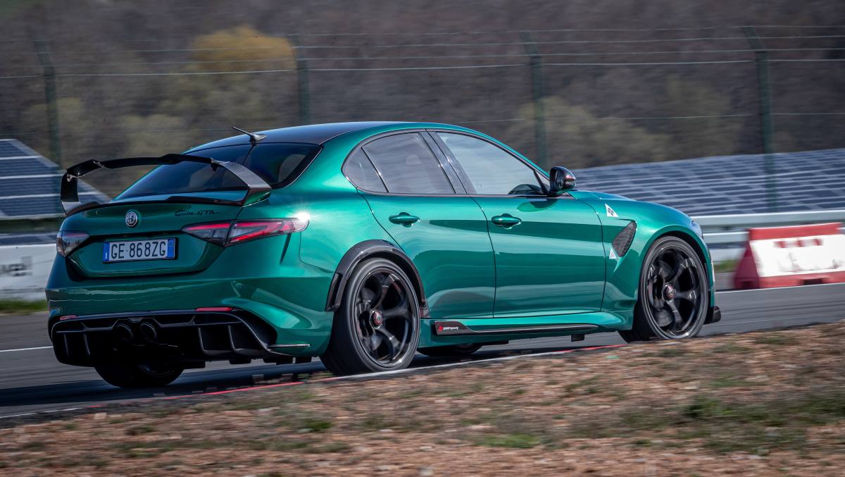 Alfa Romeo Giulia GTAm 13
