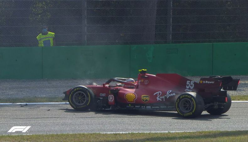 Carlos Sainz chocó contra el muro en Ascari y provocó la bandera roja Carlos Sainz chocó contra el muro en Ascari y provocó la bandera roja